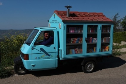 Biblioteca ambulante leva educação para além das escolas