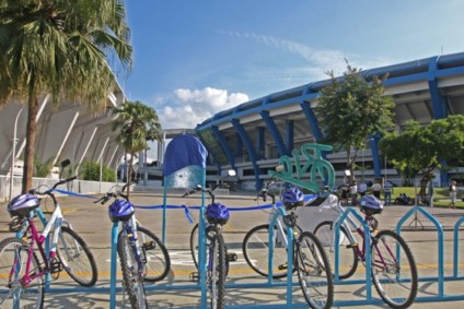 O secretário de Transportes, Júlio Lopes, acompanhado do Ministro das Cidades, Márcio Fortes, do secretário de transportes do Município, Alexandre Sançao e da secretária de Estado de Turismo, Esporte e Lazer, Márcia Lins, inaugura o bicicletário do Maracanã com capacidade para 88 vagas gratuitas.