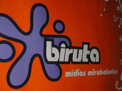 Biruta faz ações de Natal para a Claro