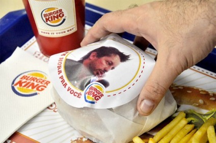 Foto do consumidor na embalagem do Burger King