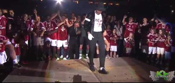 Atleta do Milan se transforma em Michael Jackson