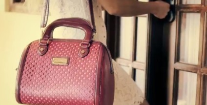 Mondaine apresenta linha de bolsas com ação promo