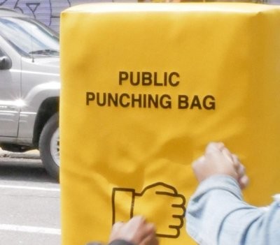 saco de boxe nas ruas