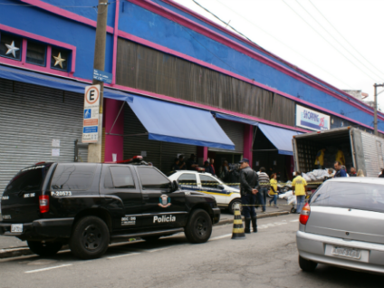 Shopping é multado por comércio de produtos piratas