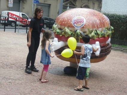 Burger King com ações promo na Feira do Livro