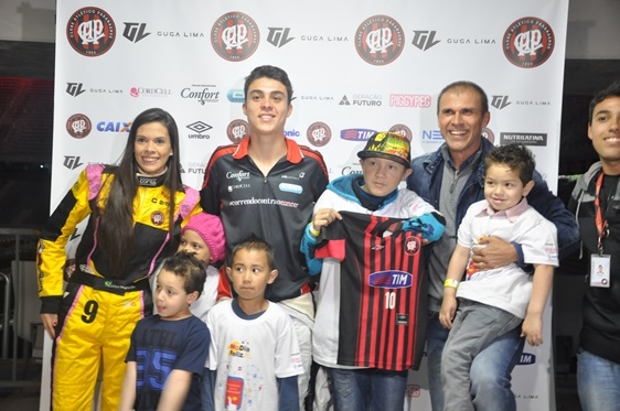 Pacientes do Erasto Gaertner visitam a Arena da Baixada