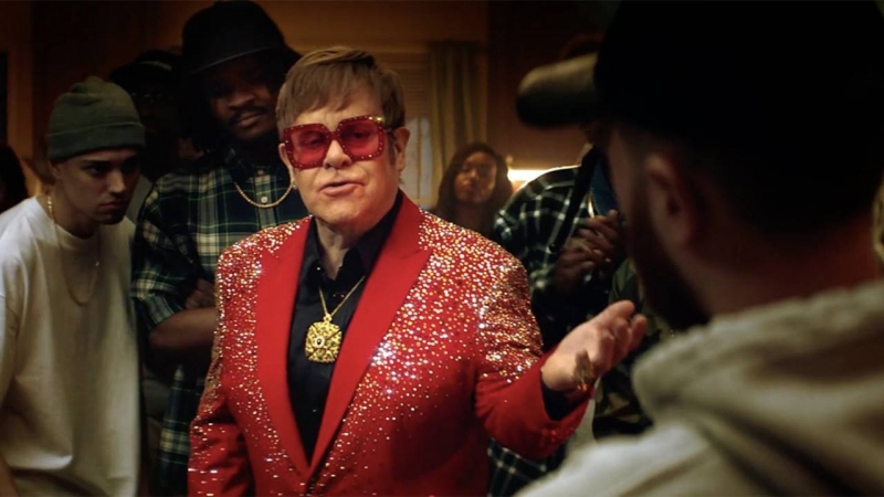 Elton John participa de batalha de rap