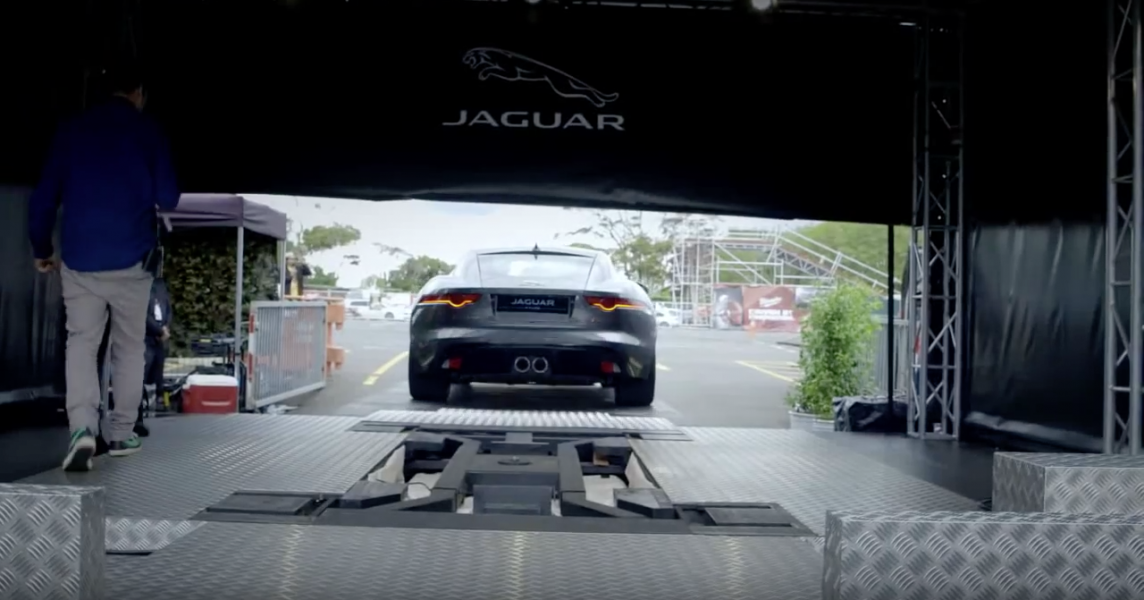 Jaguar faz Test Drive virtual em ambiente de verdade Jaguar faz Test Drive virtual em ambiente de verdade