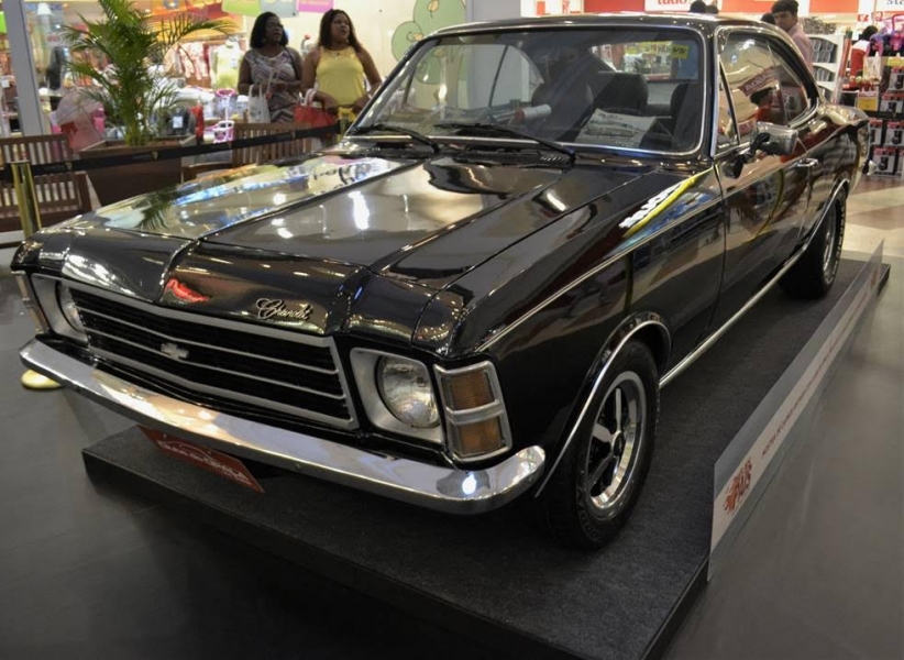 Exposição de carros clássicos e miniaturas no Salvador Norte Shopping