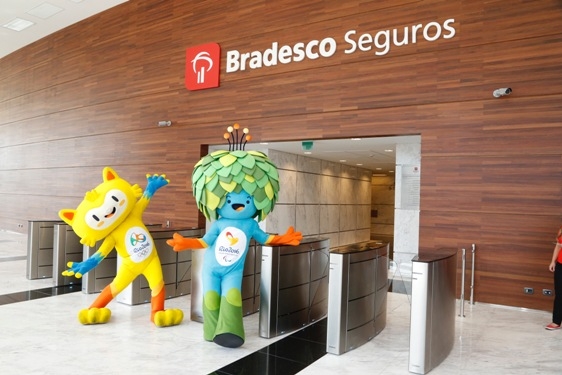 Mascotes dos Jogos Rio 16 visitam a Bradesco Seguros