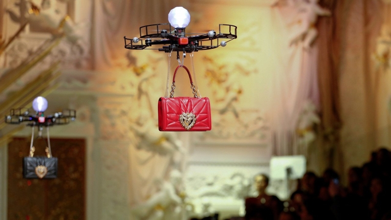 Dolce & Gabbana usa drones em desfile da Semana de Moda de Milão