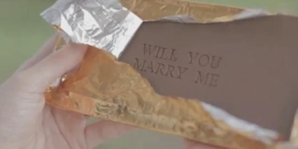 Consumidores gravam mensagem nas barras de Cadbury