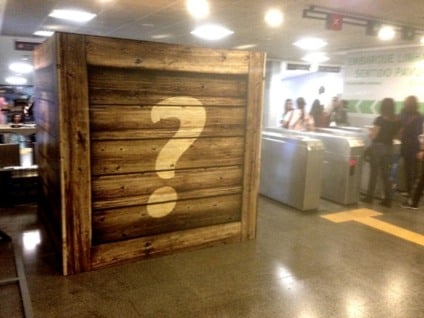 Caixa surpresa no metrô ativa promo do Riosul