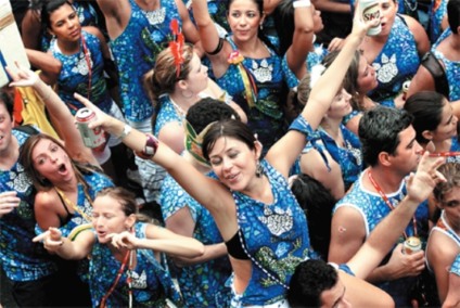 Proximidade do Carnaval sobe preço de abadás Proximidade do Carnaval sobe preço de abadás