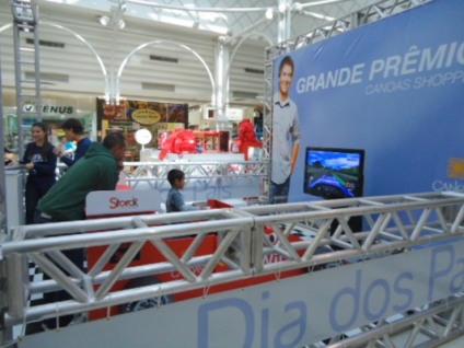 Pilotando um carro de F1 no Canoas 