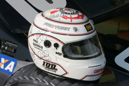 Ricardo Zonta sorteia capacete da Corrida do Milhão