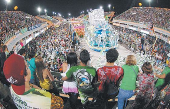 Escolas de samba de Manaus recebem aporte