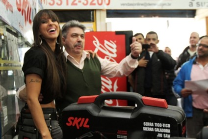Innova leva Carol Dias para ação promocional da Skil