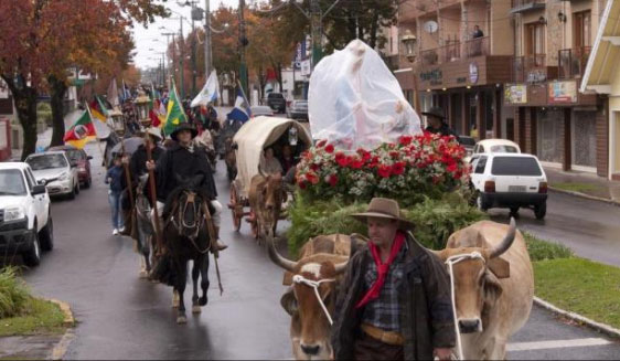 A cavalgada deu início aos festejos em homenagem a Nossa Senhora de Caravaggio.