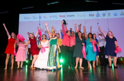 Desfile de pacientes com câncer marca luta de combate à doença