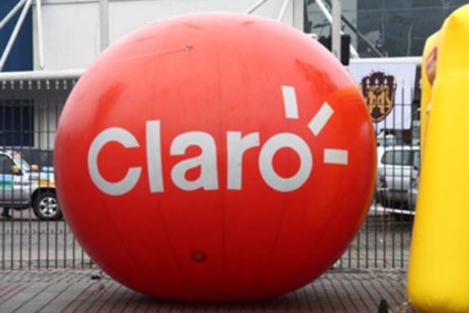 Cecia com Claro no Mitsubishi Motorsports