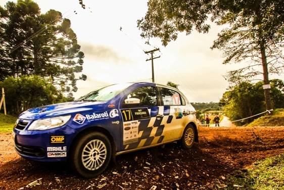 Carro de Rally é exposto no Balaroti de Ponta Grossa Carro de Rally é exposto no Balaroti de Ponta Grossa