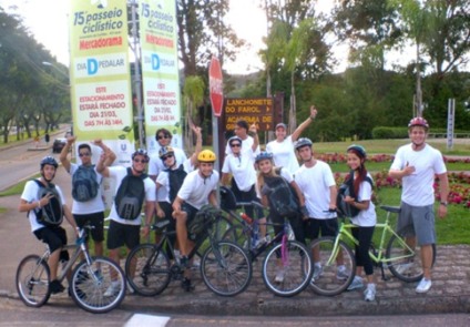 Centermídia ativa Mercadorama de bike