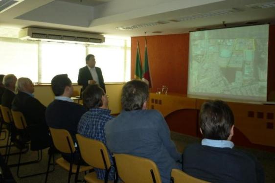 Prefeitura pretende construir três pavilhões para feiras em área de quatro hectares.