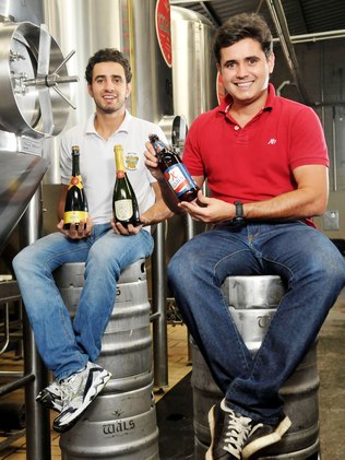 Mineiros criam cerveja de cana-de-açúcar