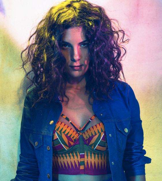 Cantora Céu prestigia o evento Floripa Tem