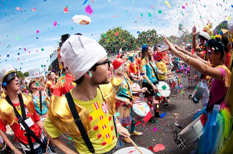 Carnaval motiva debates e negócios durante três dias em feira no Rio