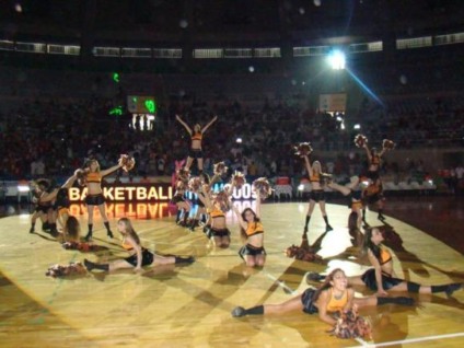 Procura-se cheerleaders para Copa do Mundo de 14