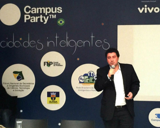 Luis Fernando.