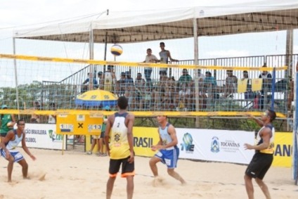 Estudantes da rede pública participam de circuito de vôlei