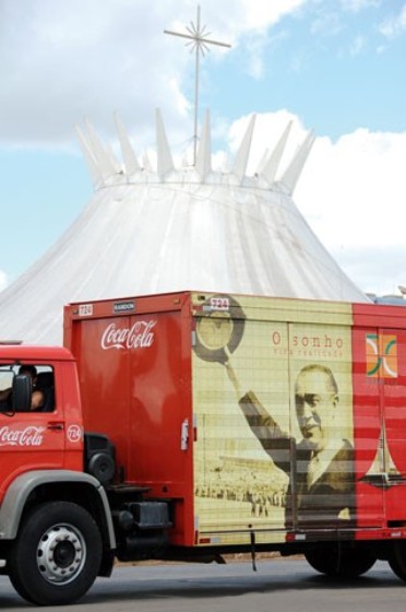 Coca-Cola homenageia Brasília