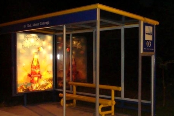 coca-ponto-de-onibus