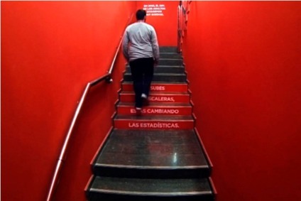 Coca-Cola usa elevador para combater o sedentarismo