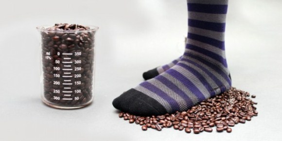 Meias são produzidas com restos de café