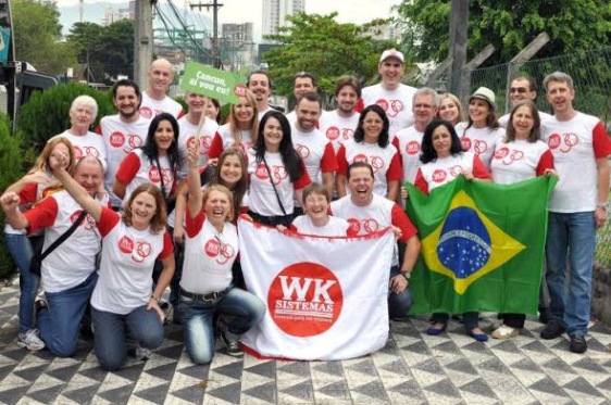 Os colaboradores da empresa, momento antes da viagem.