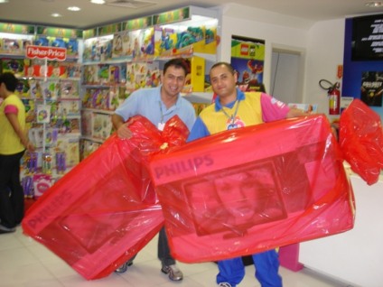 Meninos & Meninas presenteia colaboradores 