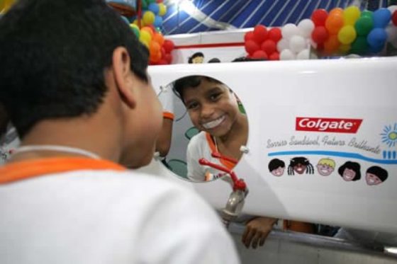 Saúde bucal nos PDVs com Colgate-Palmolive Saúde bucal nos PDVs com Colgate-Palmolive