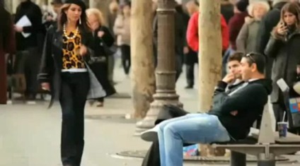 Colgate com guerrilha por um sorriso mais branco em Paris