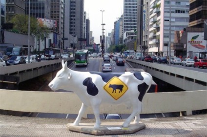 Grandes marcas patrocinam a CowParade