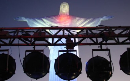 Cristo Redentor com "coração de luz" para os pais