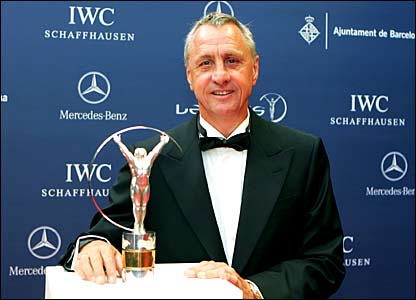 Cruyff critica patrocínio na camisa do Barcelona
