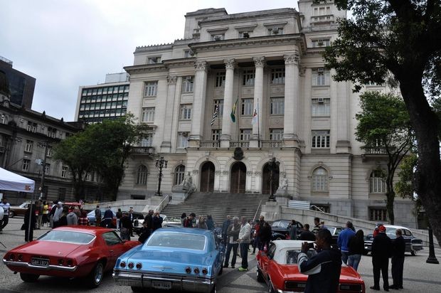 Exposição na Praça Mauá integra o projeto Centro com Arte