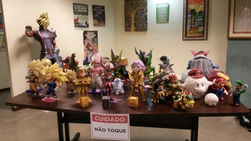 Exposição de esculturas em papercraft no Espaço Ecam do Ipaam