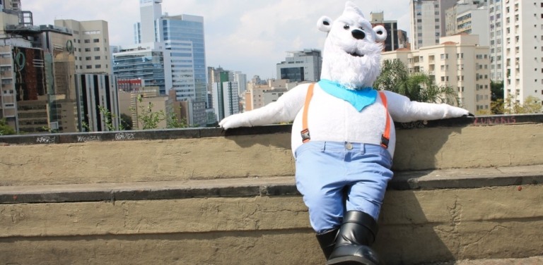Mascote da cerveja belga Vedett invade cidade de São Paulo