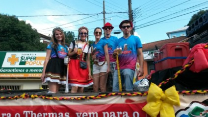 Kerb Fest começa com grande animação e hotéis lotados
