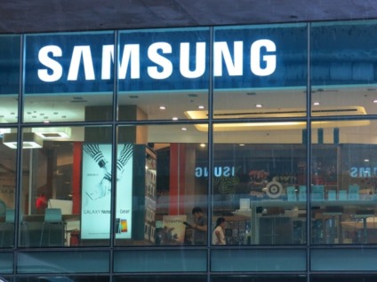 Samsung trolla usuário engraçadinho com apenas um emoticon
